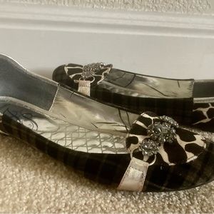 🍂EUC J Renee Cow and Plaid Flats